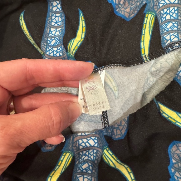 LuLaRoe Black and Blue Elephant Print Leggings - Picture 4 of 4